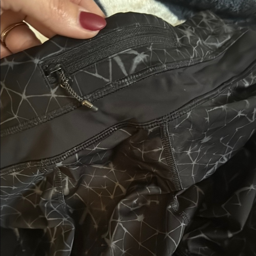 Lululemon Black Geometric Patterned Leggings - image 2